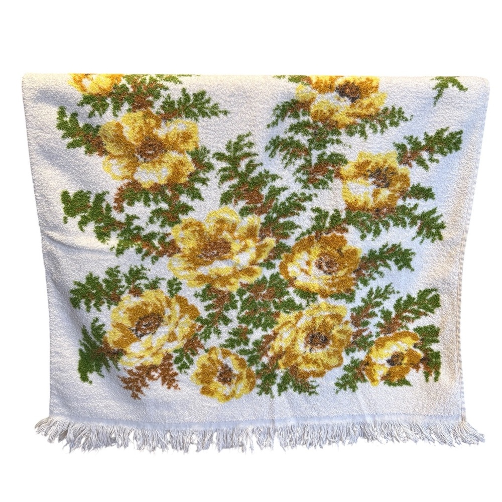Vintage 70s Yellow Floral Fringed Bath Towel